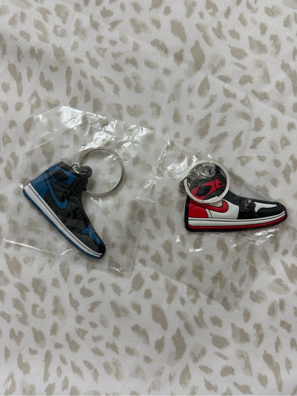 Keychain Set Color: Blue & Red. - Picture 4 of 4